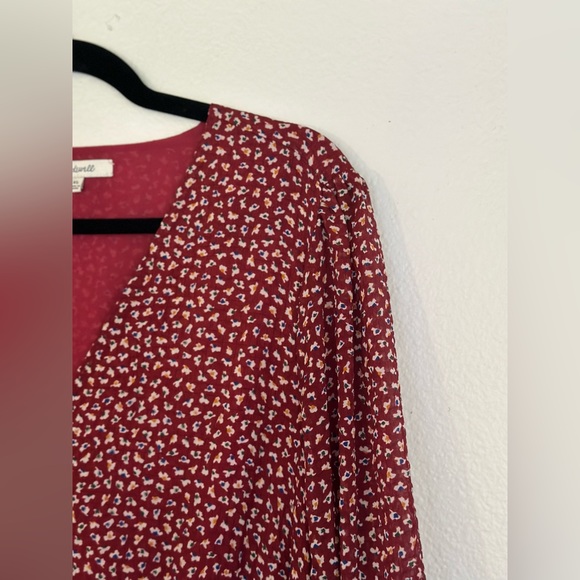 Red blouse. Very good condition. Cute floral pattern. - Picture 3 of 4